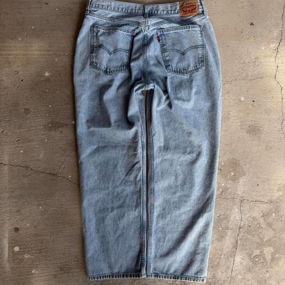 Levi's light wash low pro straight jeans - Picture 2 of 8